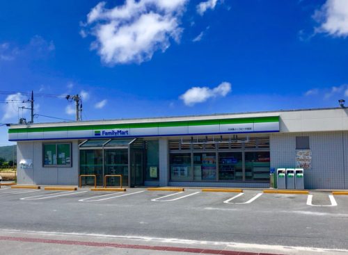 ファミリーマートイーフビーチ前店